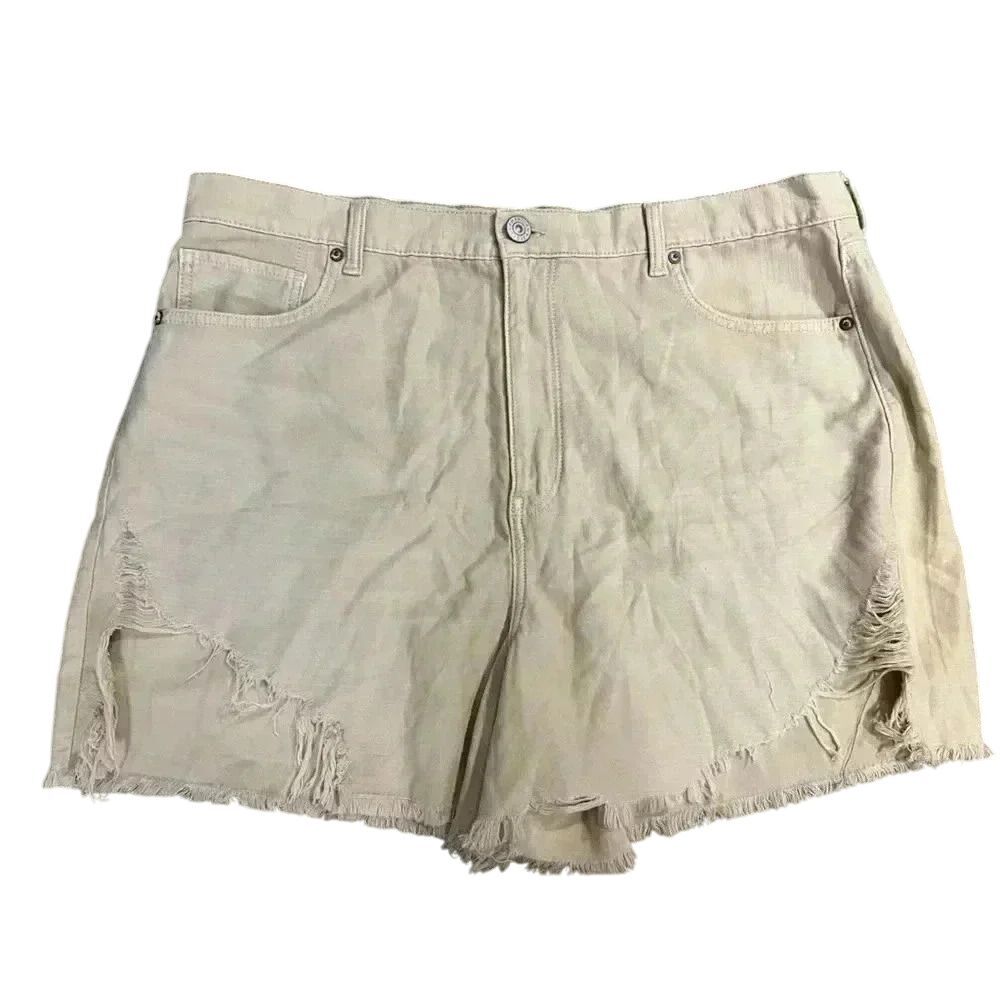 High-Waisted Distressed Denim Shorts in Cream White with Raw Hem Detail F4